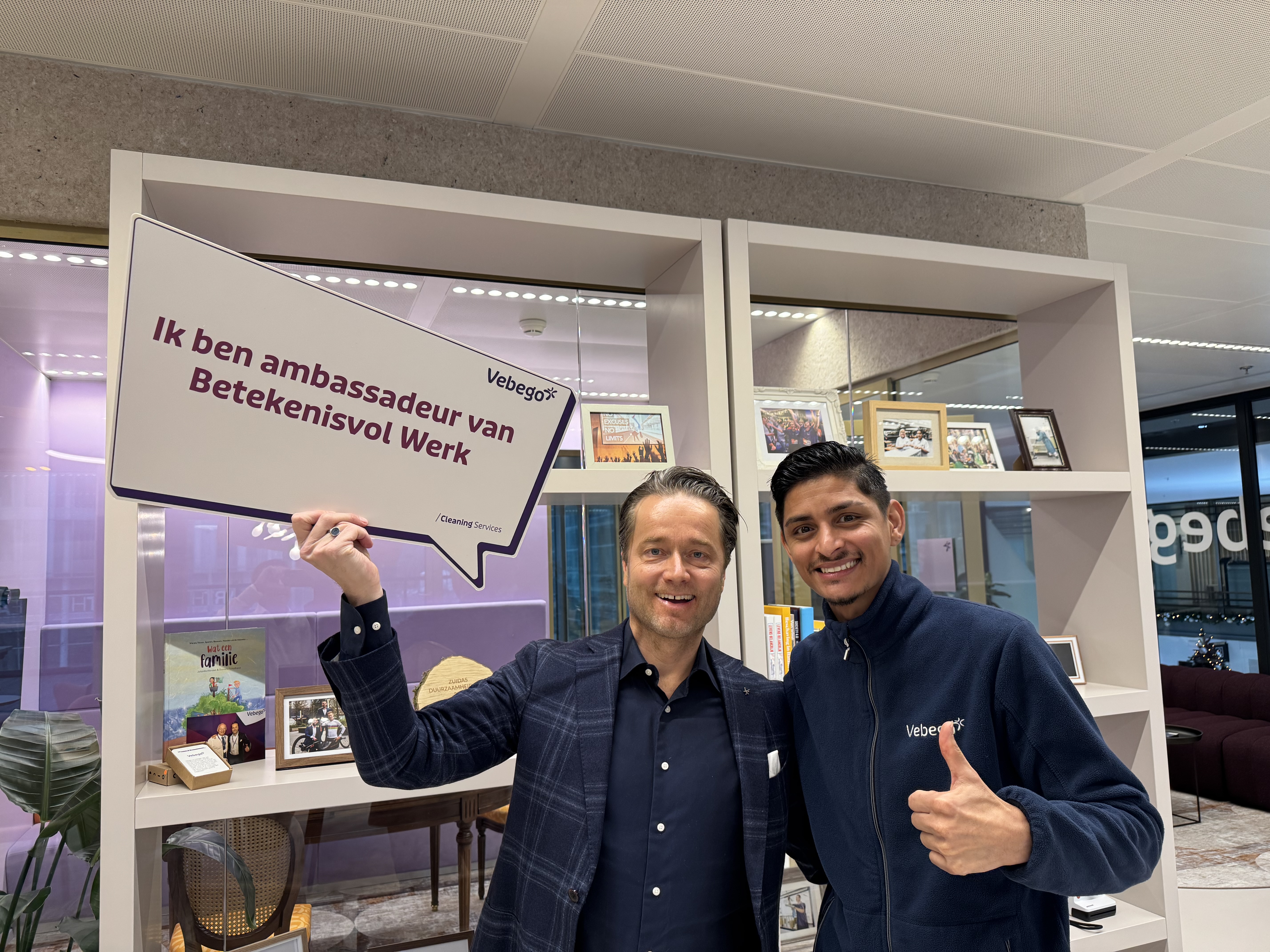 Ton Met Collega En Bord BTVW